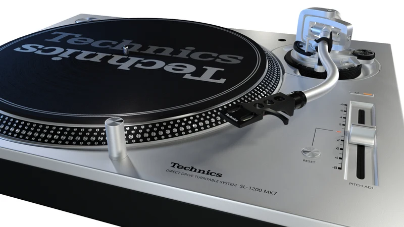 Technics SL-1200MK7 - Table tournante à entraînement direct référence des DJ