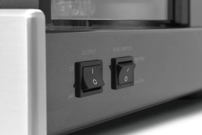 PrimaLuna EVO 300 - Amplificateur stéréo Linaire à tubes : 42 watts x 2 + Triode 24 watts x 2