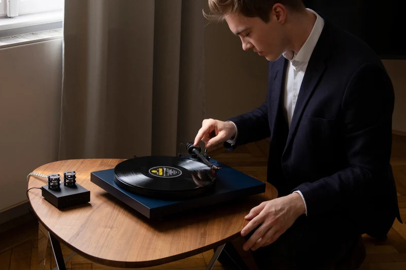 Pro-Ject Debut Carbon EVO - Table tournante de conception parfaite