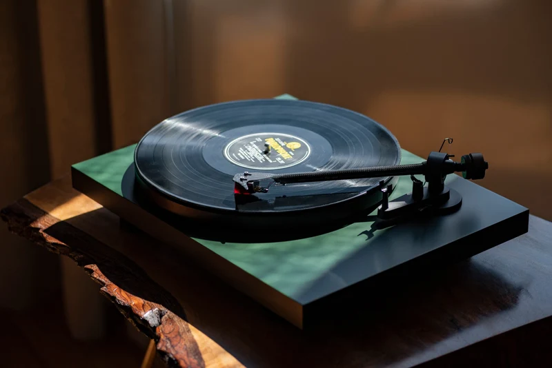 Pro-Ject Debut Carbon EVO - Table tournante de conception parfaite