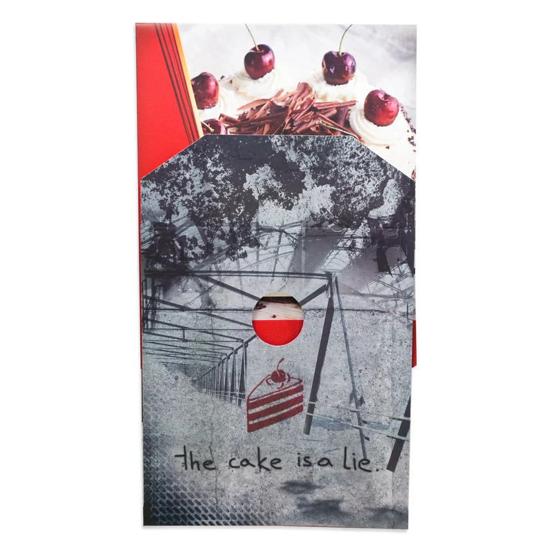 Faux emballage cadeau de gâteau "The Cake is a Lie" (le gâteau est un mensonge)