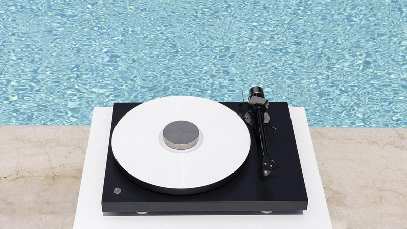 Pro-Ject Debut Pro + Pick It Pro - Table tournante pour audiophile avec cartouche Pick It Pro finition piano noir