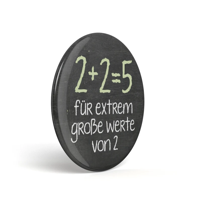 Bouton geek 2 + 2 = 5
