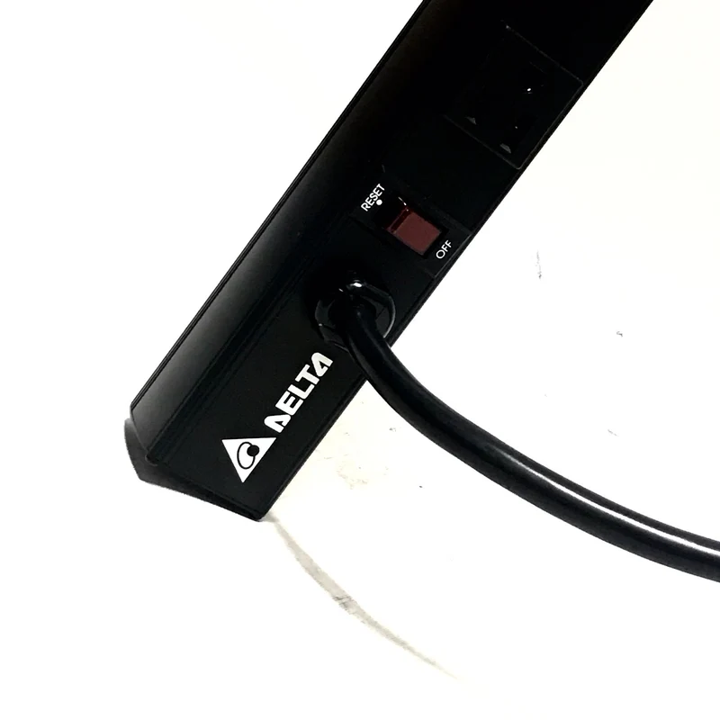 Delta PDU1415-VM Zero U Verticle Rack Mount Power Bar PDU, 14 Outlets, 15A, Circuit Breaker - NEW