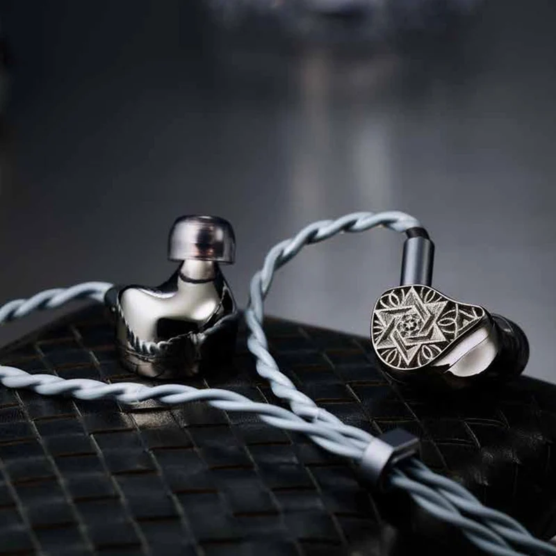 Unique Melody Maven III - Quadbrid High-End IEMs