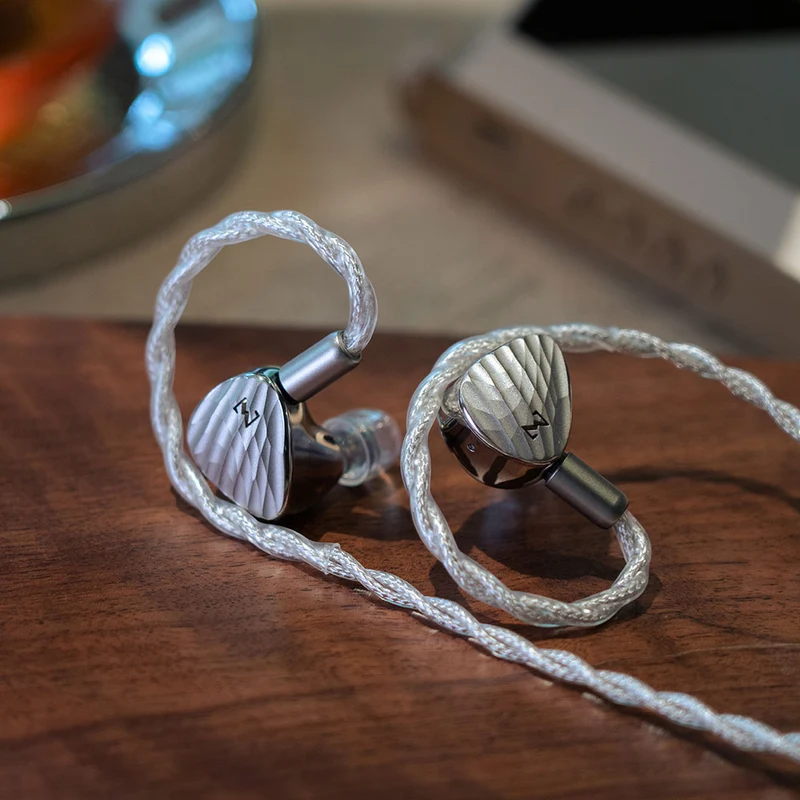 Hiby Zeta II - Hybrid 9-Driver IEMs